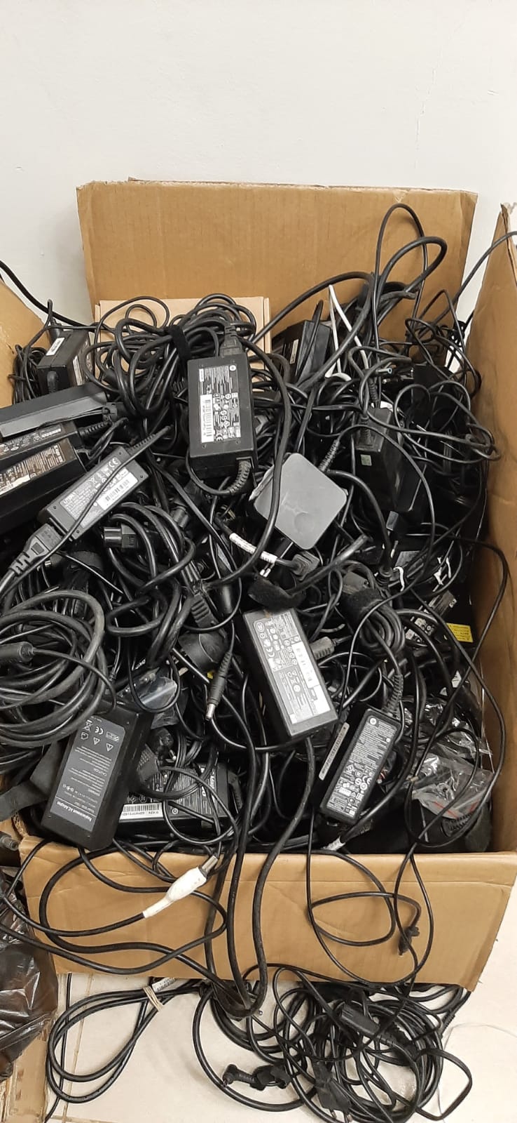 מטען מקורי משומש למחשב נייד thumbnail